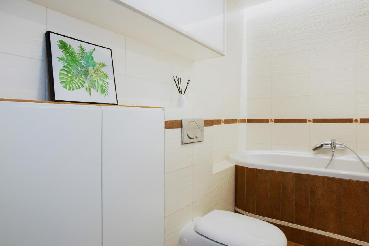 Apartments Warsaw Zelazna By Noclegi Renters Eksteriør bilde